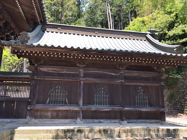 久遠寺三門　横の建物