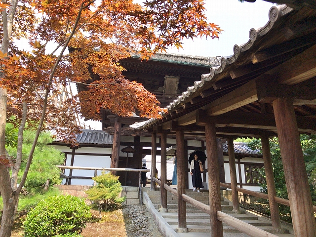 東福寺　歩廊から開山堂楼門
