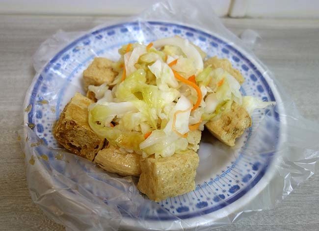 ここの香炸臭豆腐は今回食べた台湾グルメでナンバー1の美味しさでした　家郷涼麺[家湘涼面]（台北士林夜市）